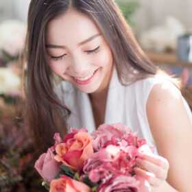 นางแบบต่อขนตา Lashury ร้านต่อขนตา บนบีทีเอส